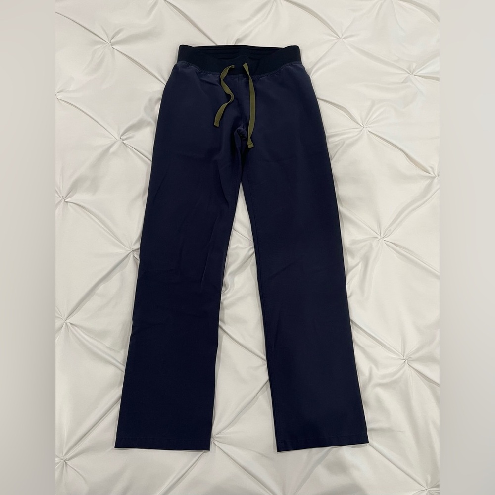 EUC like new figs livingston scrub pant sz XXS color quiet navy